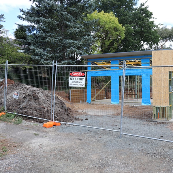 do you deliver and install temporary fencing and what's the cost for these services in Roaring Gap